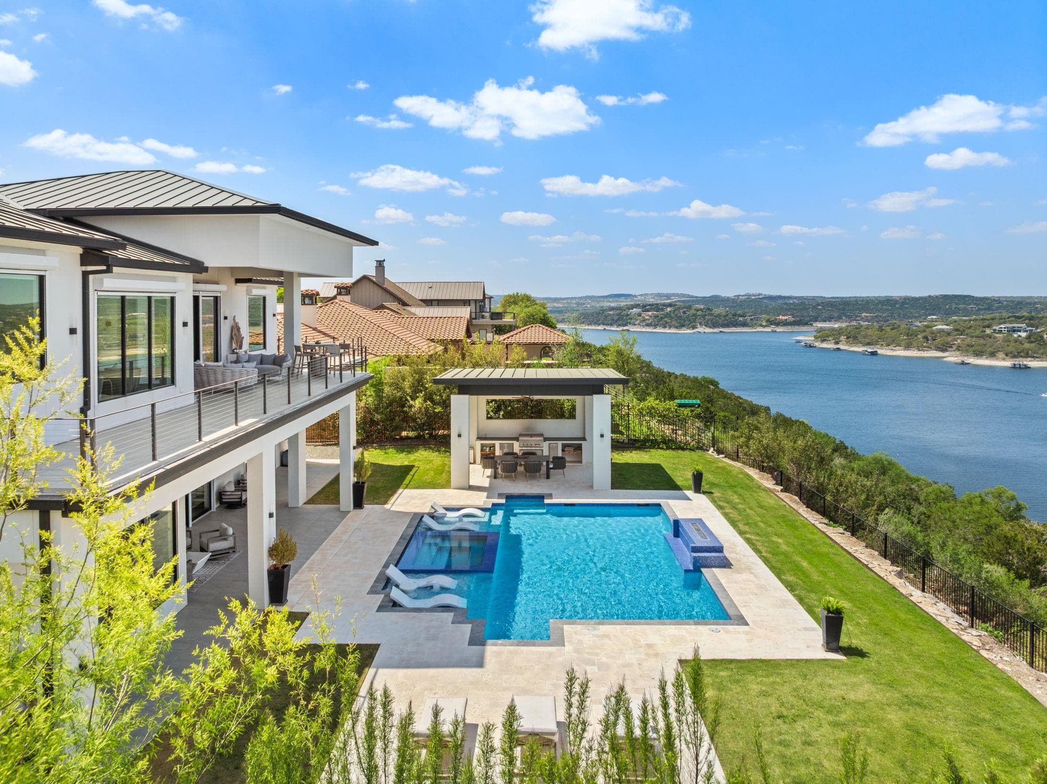 912 Watercliffe