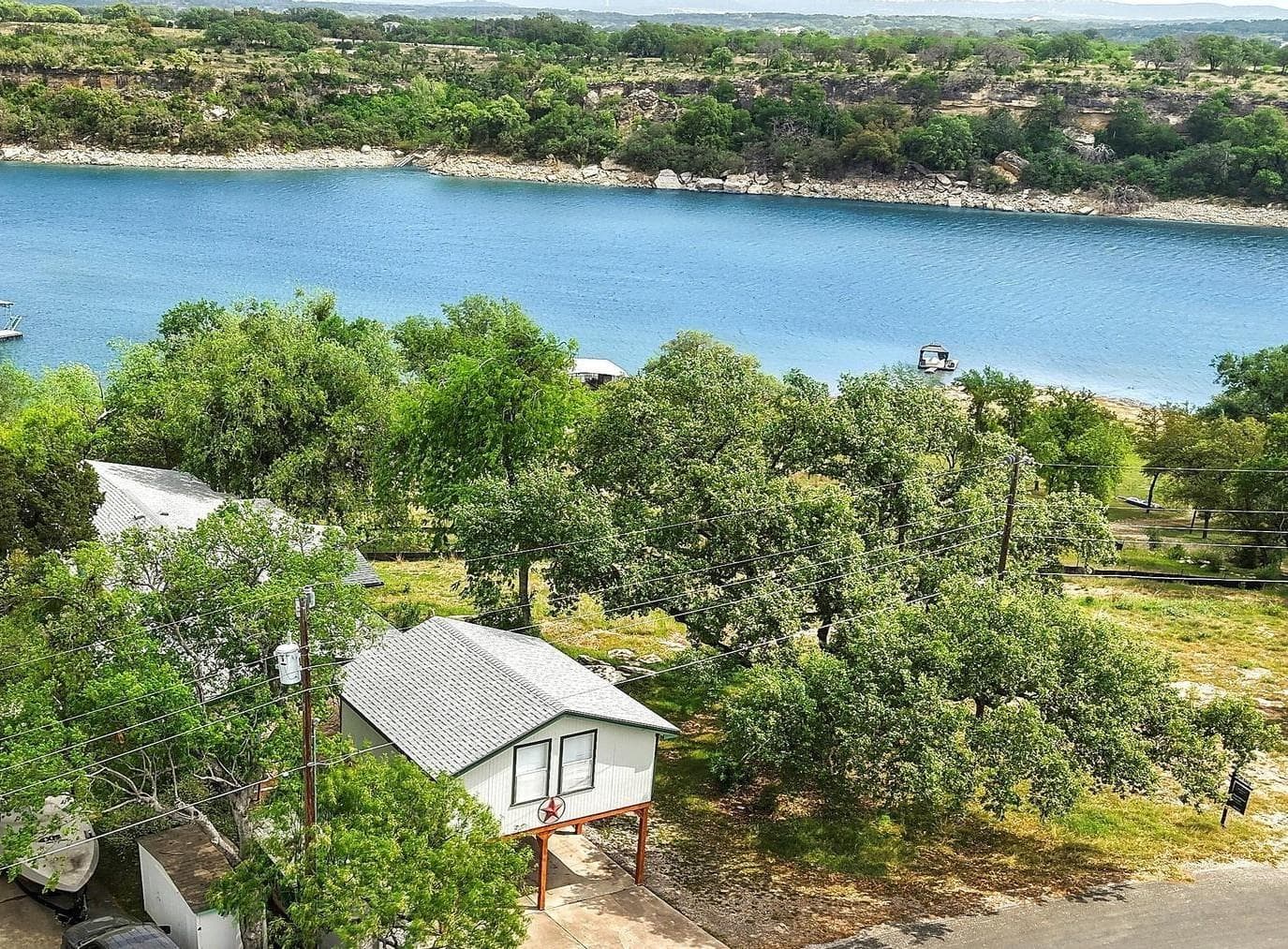 1019 Lake Shore DR