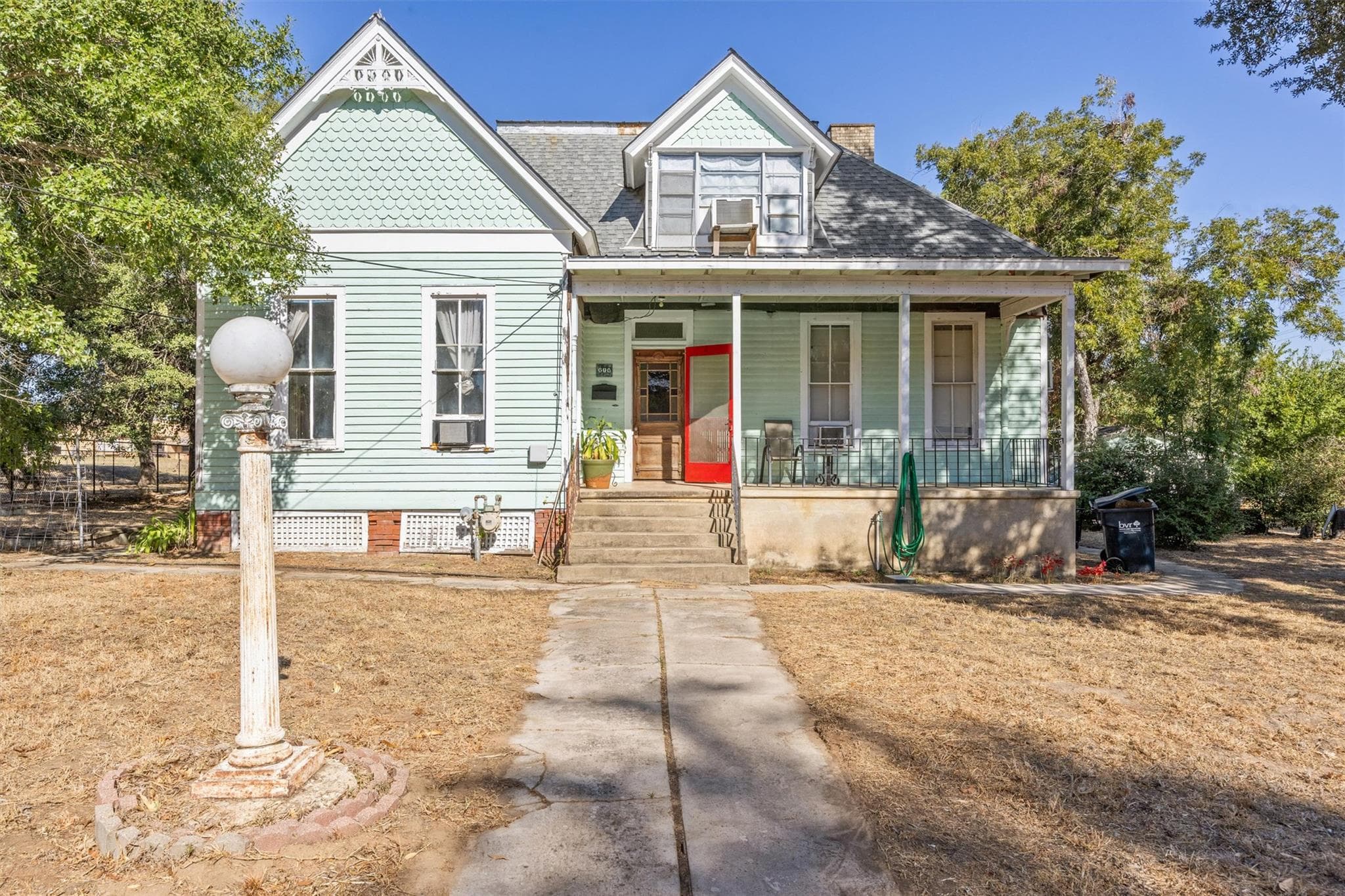 606 Bell Ave