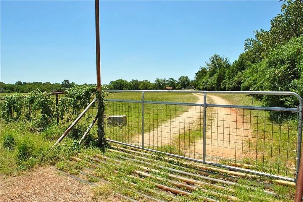 21741 Interstate 10