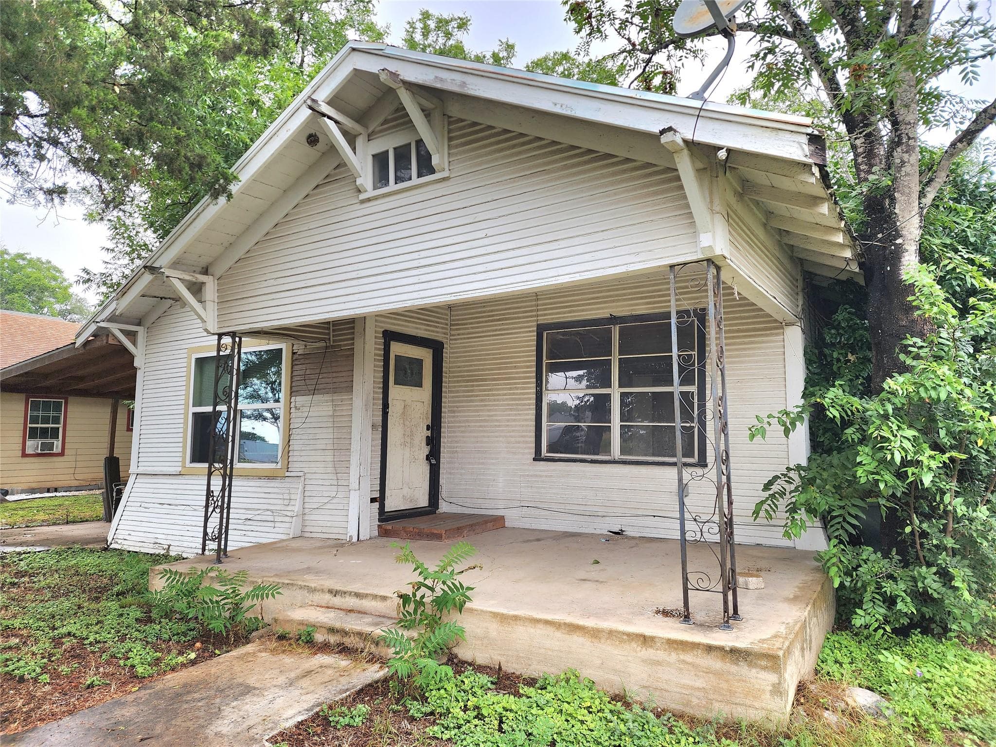 123 Davis ST