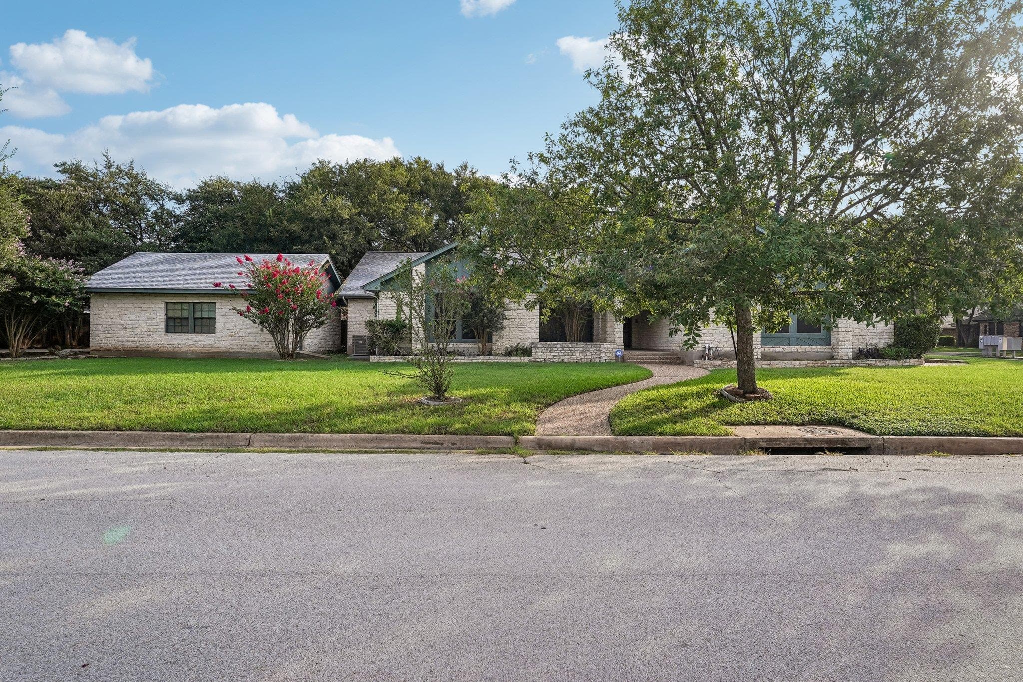 3700 Shady Valley DR